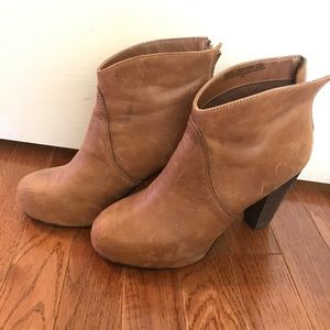 Steve Madden tan leather booties